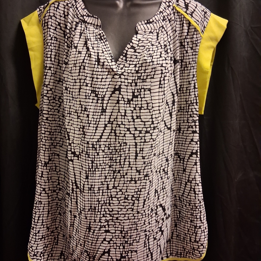 New Directions Yellow and Black Graphic Tunic